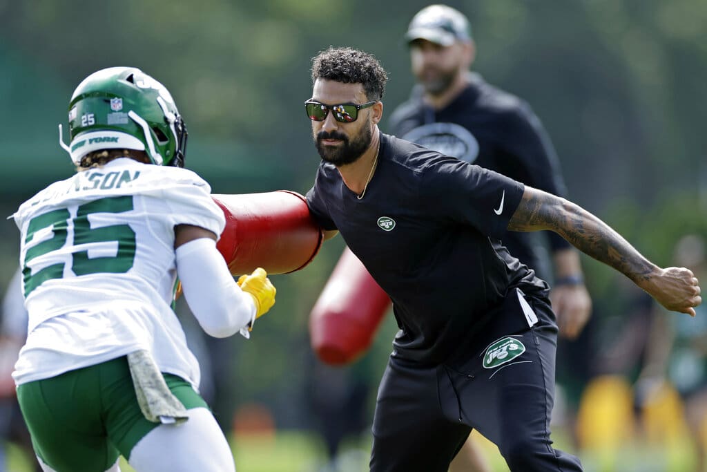 New York Jets running backs coach Taylor Embree takes part in drills with running back Ty Johnson (25) during the NFL football team's training camp in Florham Park, N.J., Thursday, July 28, 2022. (AP Photo/Adam Hunger)